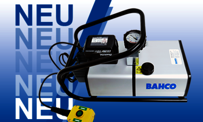 BAHCO Akkuhydraulikpumpe Produktfoto der neuen mobilen BAHCO Akkuhydraulikpumpe mit Fernbedienung und Tragegriff